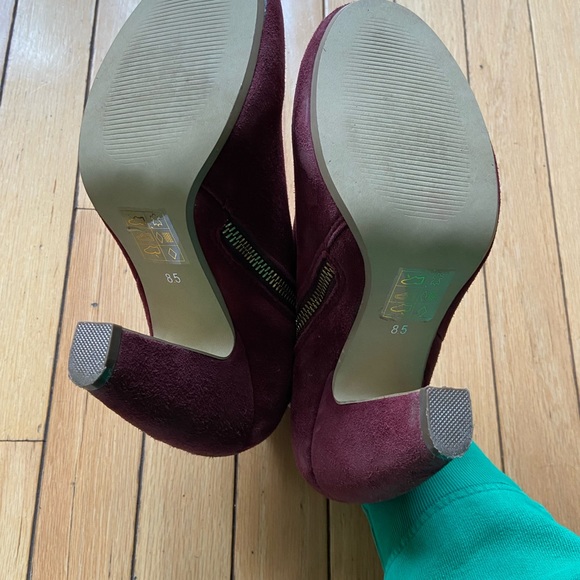 Steve Madden Maroon Suede Panelope Booties Size 8.5 - Picture 6 of 8